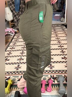 Gap NWT Olive Green Cargo Jogger Pants - Utility Style